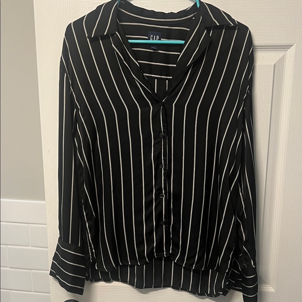 Gap silk button up